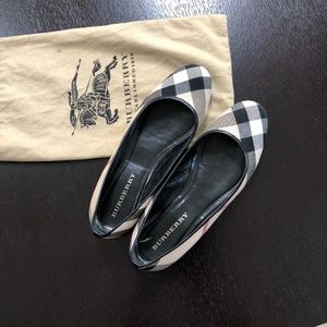 Burberry iconic flats